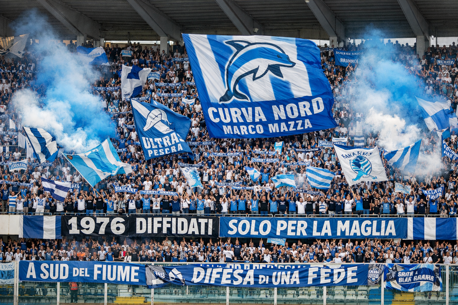 Tifosi del Pescara in Curva Nord allo stadio Adriatico Giovanni Cornacchia con bandiere biancazzurre