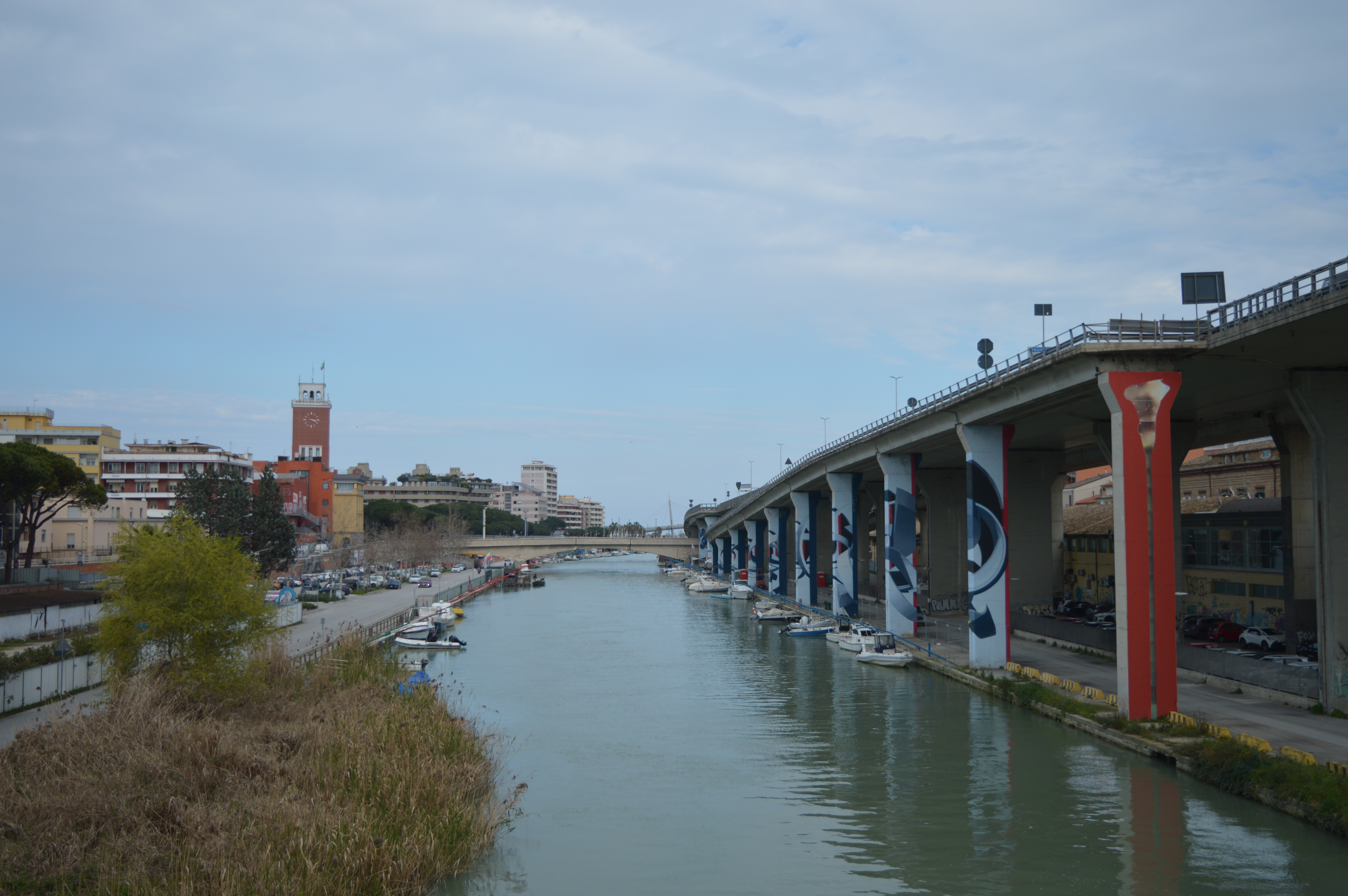 Fiume Pescara, vista sul comune