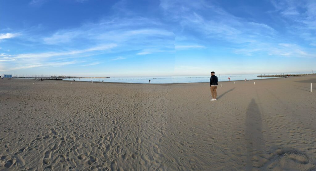 Spiaggia di Pescara con ampia distesa di sabbia